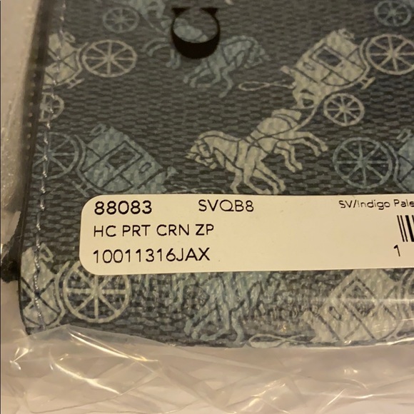 COACH LARGE WRISTLET NEW IN PACKAGING - Picture 13 of 16